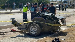 Kan donduran kaza! Otomobil ikiye bölündü, 2 ölü, 2 yaralı