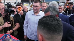 Çiftçi, Özgür Özel’i köy girişinde durdurdu: 100 lira artık 1 litre mazot alıyor