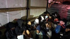 Marmaraereğlisinde jandarma takibi: Kamyonette 3ü kadın 19 kaçak göçmen bulundu