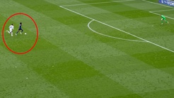 Derbide inanılmaz an! 90. dakikada gol yememek için yaptığı şeye beğeni yağıyor