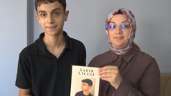 Tedavi gördüğü odada kaleme sarıldı! Barışın dizeleri Sabır Çiçeği adıyla kitaplaştı