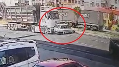 Tırla çarpışan otomobil takla attı! Sürücünün durumuna herkes şaşır
