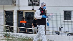 Dairede kimyasal madde kokusu! Karamanda bir çift hayatını kaybetti, 11 katlı bina tahliye edildi