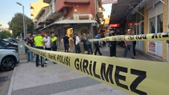 Maskeli soyguncu kuyumcuda ateş açtı! Esnafın müdahalesiyle yakalandı
