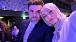 Reshad Strikten Gamze Özçelike aşk dolu sözler: Gülümsediğinde ruhumu aydınlatıyorsun