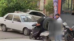 Kahramankazanda motosikletli kuryenin tehlikeli yolculuğu: Bir lastik boynunda, biri arkada