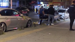 Esenlerde bıçakla ekiplere koşan şüpheli, ihtara uymayınca vurularak durduruldu