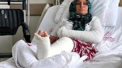 Mersinde tatlıcıda saldırıya uğrayan 3 çocuk annesi kadının kolu ve bacağı kırıldı