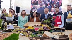 Türkan Şoray sahneye çıktı, festivalde renkli anlar yaşandı