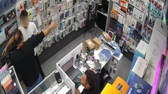 Tepebaşında kavgadan kaçan 15 yaşındaki çocuk, sığındığı telefon tamircisinde yakalanıp dövüldü