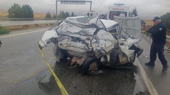 Eskişehirde feci kaza: TIRın çarptığı otomobilde 2 kişi hayatını kaybetti