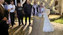 Düğünde böyle takı görülmedi! Çuval dolusu getirdi 