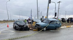 Altıntaşta kafa kafaya çarpışan otomobillerde 2 kişi hayatını kaybetti, 8 kişi yaralandı
