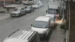 İstanbul Kağıthanede kablo yangını sonrası patlama: Araç sahibi otomobilini son anda çekti