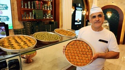 Gaziantep baklavası SpaceXe ve Paris Hiltonun organizasyonuna ulaştı! ABDde yazılımcılığı bırakıp usta oldu