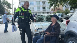Burdurda 85 yaşındaki sürücü kızının ihbarıyla trafikte durduruldu