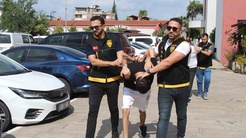 Yüreğirde pimi çekilmiş el bombasıyla direnen firari tutuklandı: Uzman mandalı koli bandıyla sabitledi