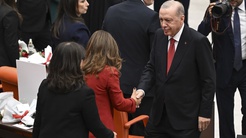 Erdoğan konuşmasını bitirdi, DEM Parti sıralarına yöneldi! Vekillerle tek tek tokalaştı