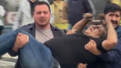 Kadıköyde 8 katlı binada yangın! Vatandaşlar böyle kurtarıldı