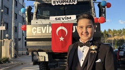 Şehit polis Ali Sevimin oğlu Eyüphan, sünnet arabası olarak babasının adını taşıyan TOMAyı istedi