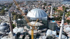 Ayasofyada kubbe restorasyonu: Geçici çatı gri örtüyle kaplandı, minarede çalışma bitti
