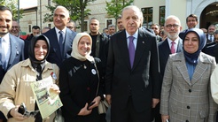 AileFeste Cumhurbaşkanı Erdoğan sürprizi! Çocuklarla sohbet etti, fotoğraf çektirdi