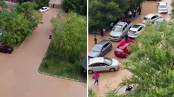 Diyarbakırda sağanak hayatı durma noktasına getirdi, araçlar çukurlara düştü