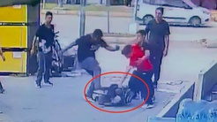 Sokak ortasında vahşet! 2 çocuk yaşıtlarını tekme tokat dövüp yerlerde sürükledi