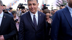 Cemil Tugayın AK Partiye geçmesi sonrası İzmirde ilk istifa