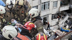 İstanbulda çöken binanın mimarı ve şantiye şefi gözaltına alındı! Enkazdaki 3 kişi aranıyor