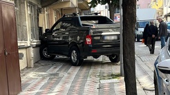 Sultangazide feci kaza! Park ederken kendisine yol gösteren eşini ezdi