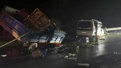 Sakarya Geyvede 3 araçlı zincirleme kazada 2 kişi öldü, 2 kişi yaralandı
