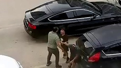 Cesur yürek: Annesini darbeden babasının karşısında dikildi