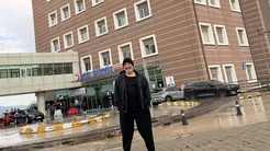 Kalp krizi tedavisi gören Cem Yılmaz, ÇOMÜ Hastanesine kontrol için geldi