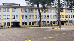 Pamukovada okul bahçesinde arbede: Öğrenci yakınları hizmetliyi darp etti, bıçak çekildi