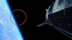SpaceXin canlı yayınında gizemli cisim: Önce kameraya takıldı, sonra kayboldu