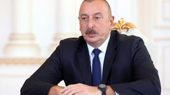 Başörtüsü yasağına tepki gösteren Oktay Sarala Azerbaycandan yanıt