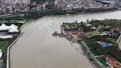 İstanbulda sel suları Haliçi kahverengiye çevirdi, değişim havadan görüntülendi
