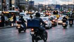 İstanbul Valisi Gül açıkladı! Motosikletlilerin yasağı kalkıyor