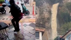 Bartında yağmur suyuyla dolan mazgaldan fare çıktı, o anlar telefona yansıdı