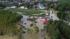 Karasuda Acarlar Longozu çevresindeki ev ve iş yerleri su altında kaldı