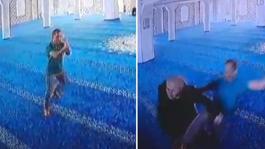 Camide tepki çeken görüntü! Önce uyardı sonra tekme tokat saldırdı