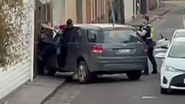Polis, kendisini araçla duvara sıkıştıran kişiyi öldürdü