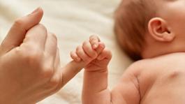 Konyada 10 günlük bebek cami avlusuna terk edildi
