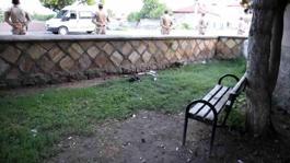 Önce kafasına vurdu, sonra boğazını kesip öldürdü