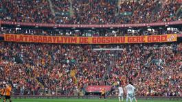 Aslan transfer şova devam ediyor! Taraftarın sevgilisi de geri dönüyor