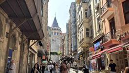 Galata Kulesinden Düşen Genç Hayatını Kaybetti