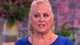 Ünlü sunucu Kim Woodburn 83 yaşında yaşamını yitirdi
