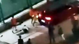 Halı sahada kavga: Önce bıçakladılar sonra ezmeye çalıştılar