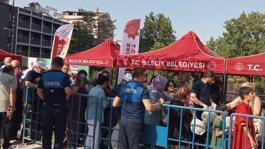 Fiyatlara kızıp bedava dağıttılar, duyan sıraya koştu
